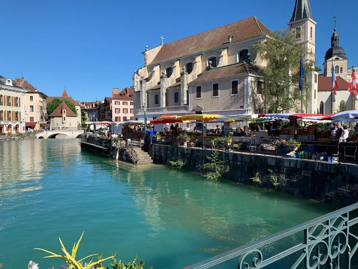 Blue Lake Annecy Apartment