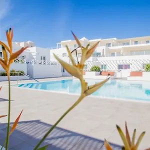 https://flower-beach-suite-6.in-canary-islands.com